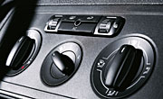 The heating and ventilation system which can, as an option, be supplemented by an additional coolant heater creates a pleasant atmosphere. If required, an air conditioner and heated seats are also available. If you so wish, you need hardly lift a finger as the Caddy has central locking plus radio remote control as standard, and electric windows can be ordered as optional extras.