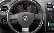 The sporty character of the Caddy Life Style Edition is underlined by a leather-covered 3-spoke steering wheel with an aluminium look clasp, and the exceptional level of comfort by a first-time feature – a heightadjustable centre armrest. Elegant floor mats with stylish date brown leather edging put the finishing touches to the harmony of the interior design.